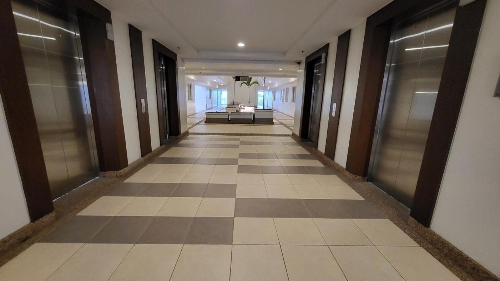 The Atherton- Spacious Modern Condo Unit In Paranaque Near The Airport, Makati, Bgc And Highways Paranaque City Bagian luar foto