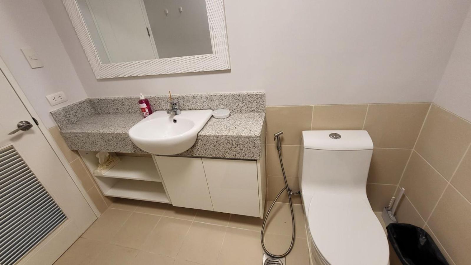 The Atherton- Spacious Modern Condo Unit In Paranaque Near The Airport, Makati, Bgc And Highways Paranaque City Bagian luar foto