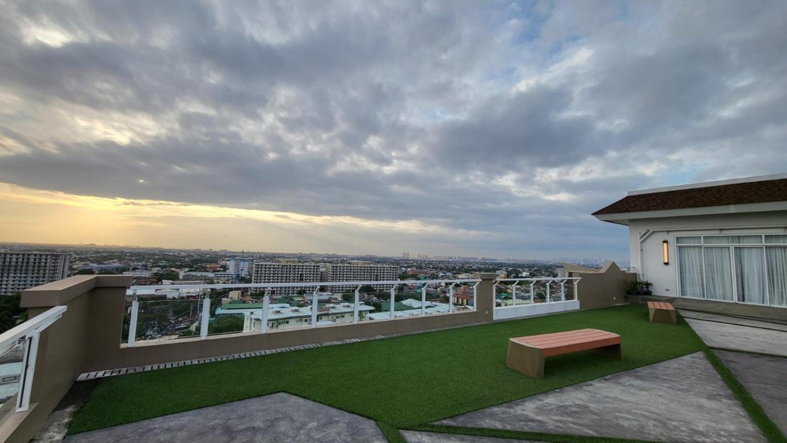 The Atherton- Spacious Modern Condo Unit In Paranaque Near The Airport, Makati, Bgc And Highways Paranaque City Bagian luar foto