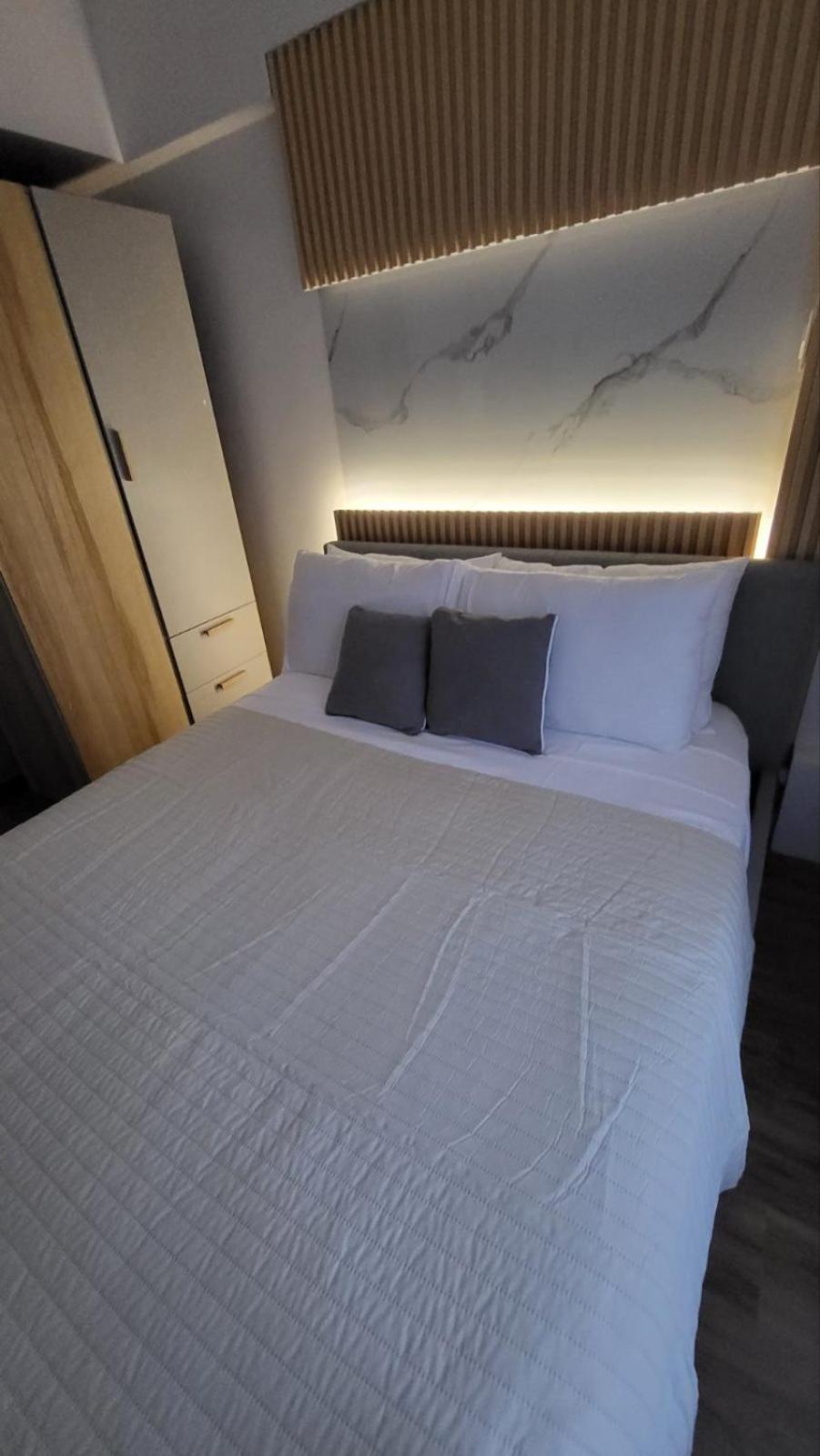 The Atherton- Spacious Modern Condo Unit In Paranaque Near The Airport, Makati, Bgc And Highways Paranaque City Bagian luar foto