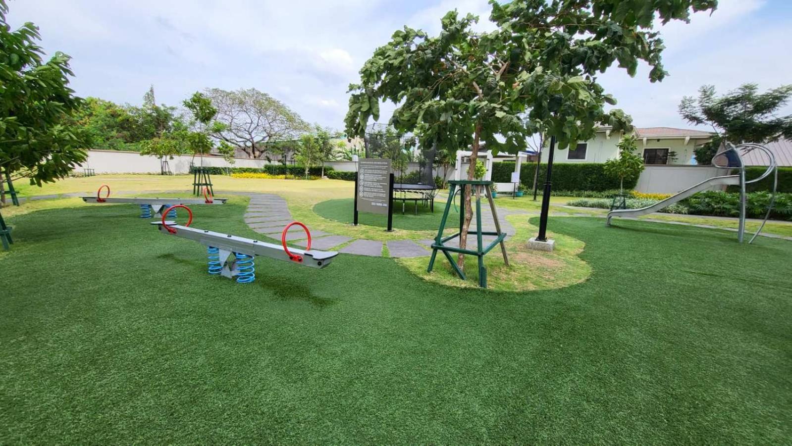 The Atherton- Spacious Modern Condo Unit In Paranaque Near The Airport, Makati, Bgc And Highways Paranaque City Bagian luar foto