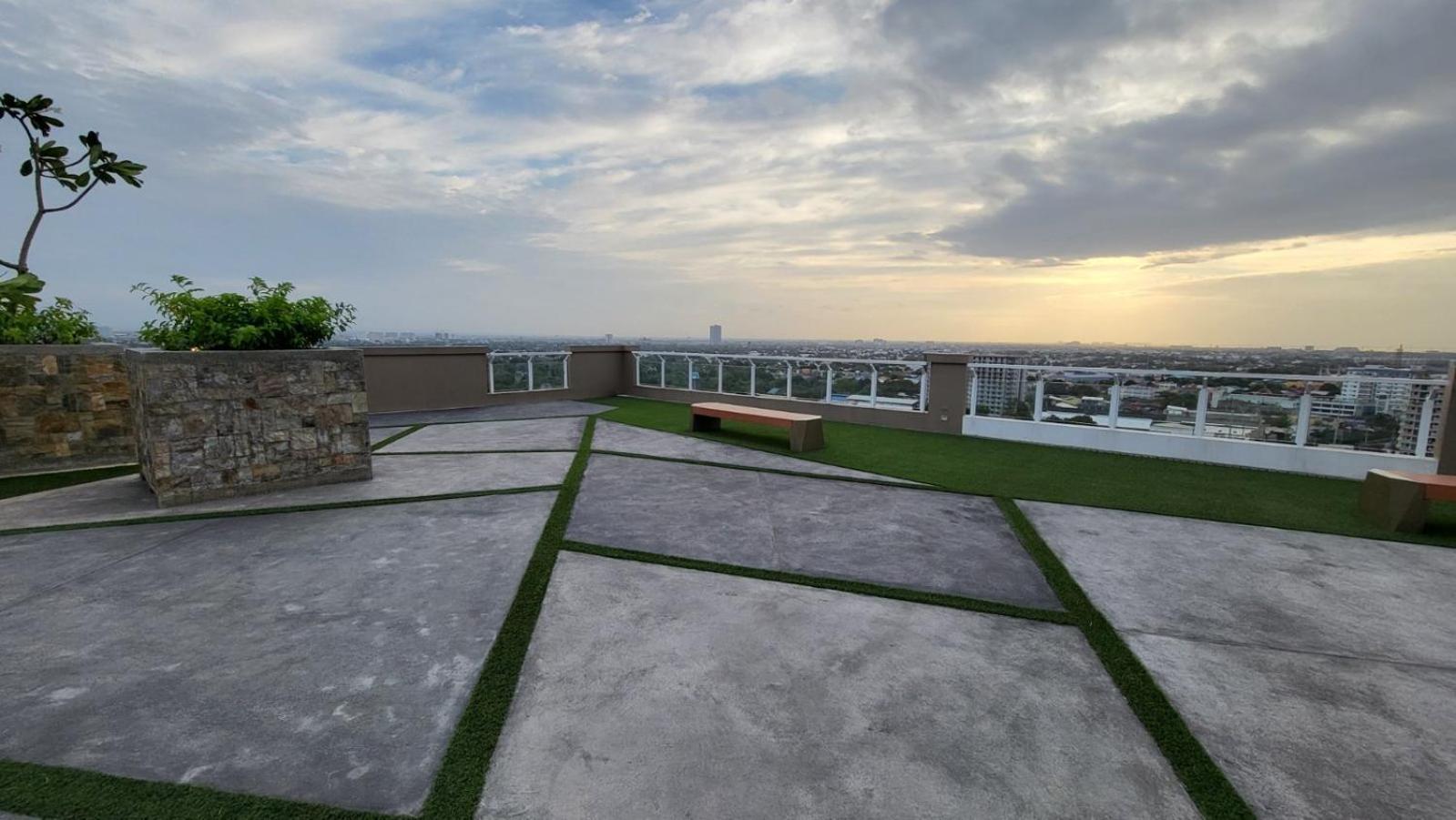 The Atherton- Spacious Modern Condo Unit In Paranaque Near The Airport, Makati, Bgc And Highways Paranaque City Bagian luar foto