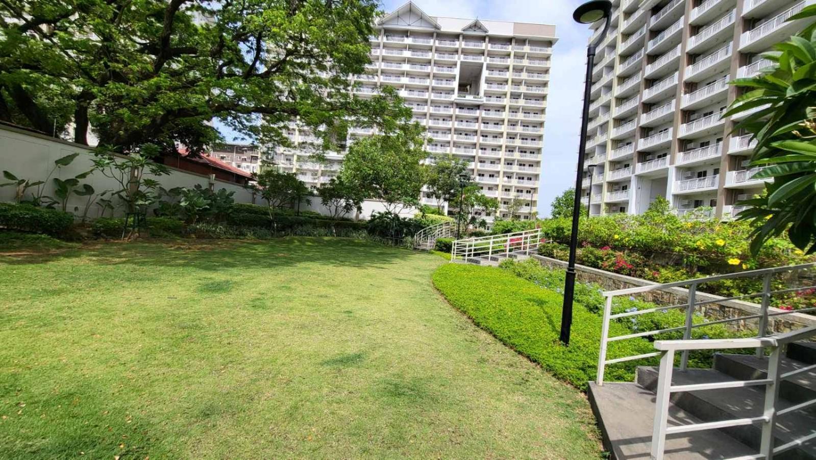 The Atherton- Spacious Modern Condo Unit In Paranaque Near The Airport, Makati, Bgc And Highways Paranaque City Bagian luar foto
